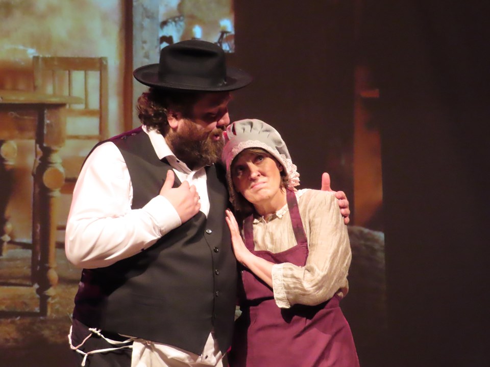 Tevje ja Golde Viulunsoittaja katolla -musikaalista