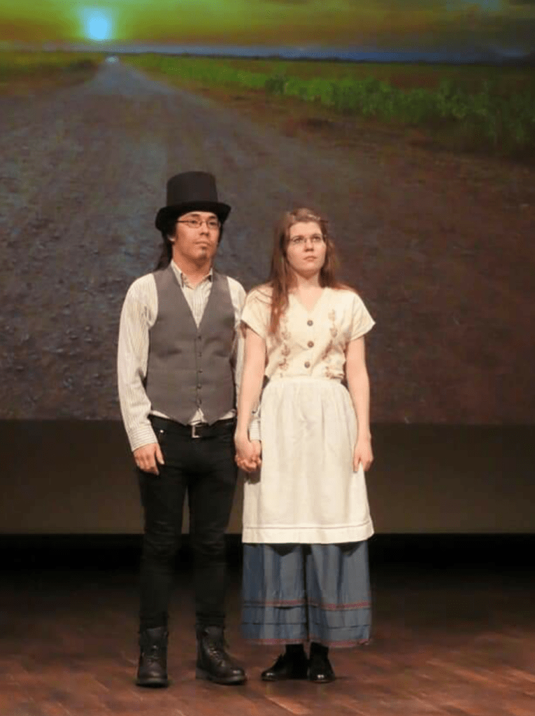 Viulunsoittaja katolla -musikaalin Motel ja Tzeitel käsikädessä.