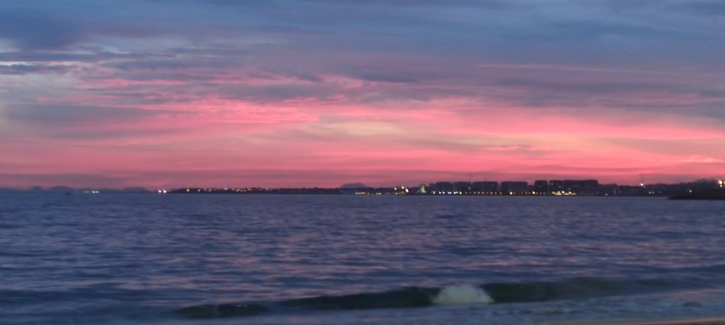 Punainen auringonlasku Torreviejassa