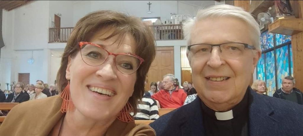 Turistipappi Harri Kuhalampi ja turistikanttori Eini Annukka Perälä